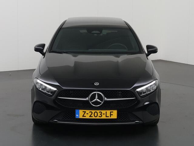 Mercedes-Benz A-KLASSE 180 Star Edition Luxury Line | Panoramadak | Achteruitrijcamera | Stoelverwarming | Widescreen | Sfeerverlichting |