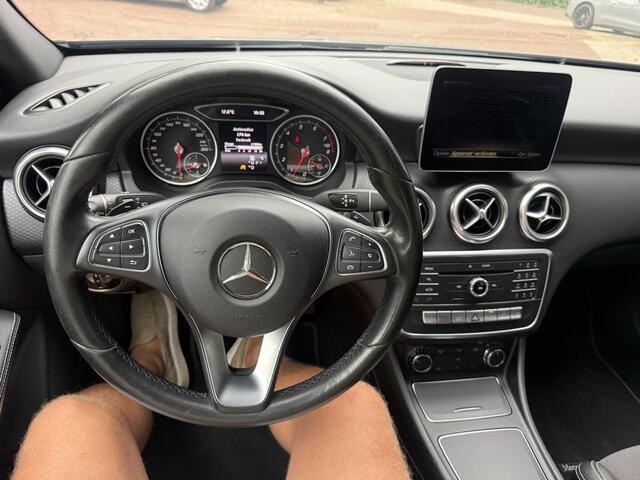 Mercedes-Benz A-KLASSE 180 Business Solution Automaat,Cruise,Camera,16Inch 123Pk Bj 2017 Dealer onderhouden