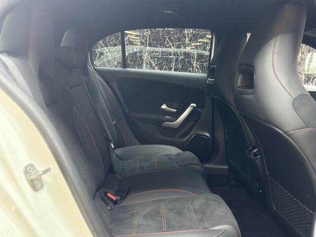 Mercedes-Benz A-KLASSE 180 AMG Line Ambilight