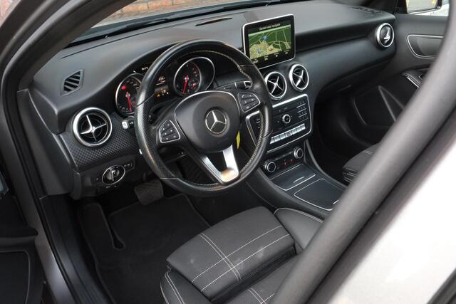 Mercedes-Benz A-KLASSE 180 Prestige Panoramadak, Trekhaak, Dodehoek detectie