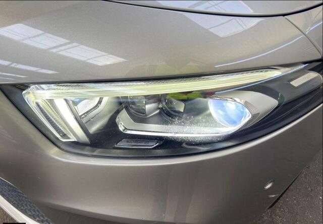 Mercedes-Benz A-KLASSE 180 Business Solution Luxury 17"/Panoramadak/Elektrische stoelen + memory/Keyless/Trekhaak/Stoelverwarming/Multibeam/Sfeerverlichting/Camera