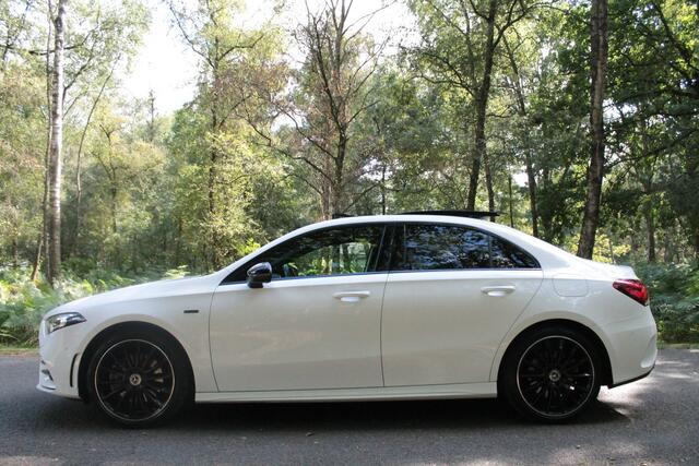 Mercedes-Benz A-KLASSE 250 e | Pano | Ambient | Widescreen