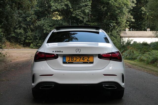 Mercedes-Benz A-KLASSE 250 e | Pano | Ambient | Widescreen