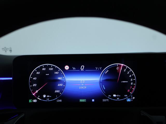 Mercedes-Benz A-KLASSE 250 e AMG Line | Achteruitrijcamera | Distronic | Apple Carplay | Verwarmd Stuurwiel | Sfeerverlichting | Inclusief 24 maanden MB Certified garantie voor Europa.