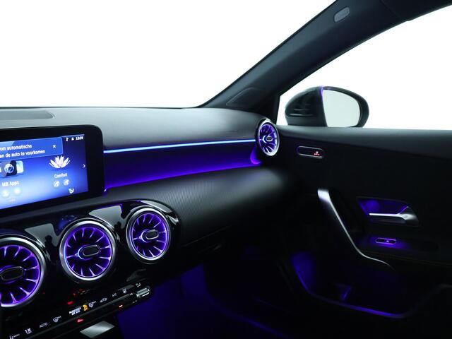 Mercedes-Benz A-KLASSE 250 e AMG Line | Achteruitrijcamera | Distronic | Apple Carplay | Verwarmd Stuurwiel | Sfeerverlichting | Inclusief 24 maanden MB Certified garantie voor Europa.
