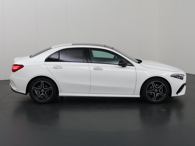 Mercedes-Benz A-KLASSE 180 Limousine Star Edition AMG Line | Panoramadak| Nightpakket | Apple Car Play |18-Inch | Stoelverwarming | Keyless Go | Multibeam LED |
