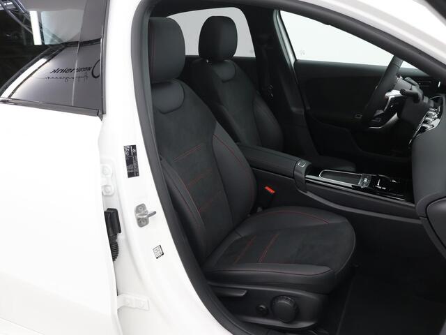 Mercedes-Benz A-KLASSE 180 Limousine Star Edition AMG Line | Panoramadak| Nightpakket | Apple Car Play |18-Inch | Stoelverwarming | Keyless Go | Multibeam LED |