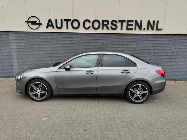 Mercedes-Benz A-KLASSE 180 Sedan Navi Ecc Camera Cruise Control Pdc Keyless Stoelverwarming Regen-Lichtsensor Led Lmv Bluetooth