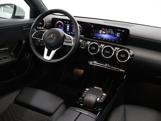 Mercedes-Benz A-KLASSE 250 e Business Line | Panoramadak | Rijassistentiepakket Plus | Stoelverwarming | Widescreen | Achteruitrijcamera |