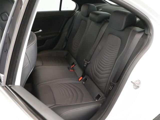 Mercedes-Benz A-KLASSE 250 e Business Line | Panoramadak | Rijassistentiepakket Plus | Stoelverwarming | Widescreen | Achteruitrijcamera |