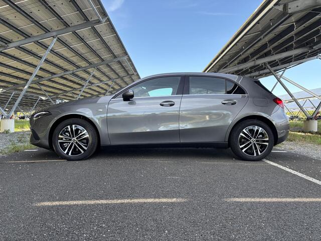 Mercedes-Benz A-KLASSE 250e Business Solution | Led Koplampen| Dodehoekassistent | Achteruitrijcamera| Apple carplay | Stoelverwarming |