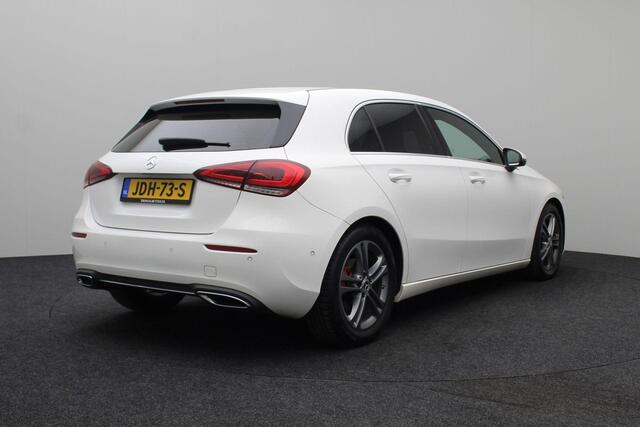Mercedes-Benz A-KLASSE 200 Premium 2018 Camera | Lederen bekleding | Stoelverwarming | Cruise control | Navigatie | LED | Lichtmetaal | Digitaal dashboard | PDC | Bluetooth