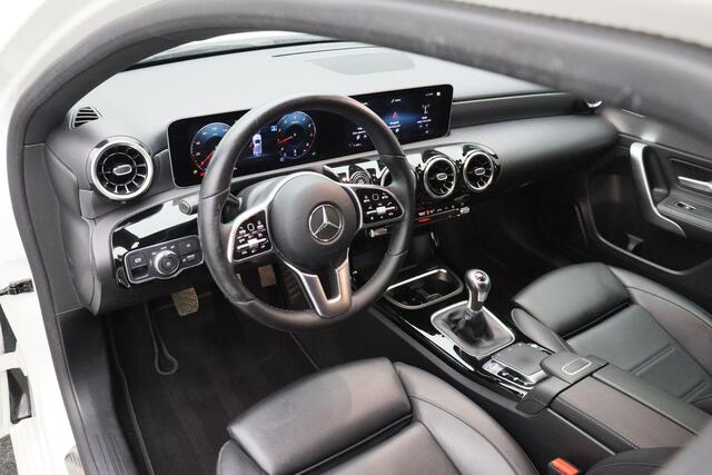 Mercedes-Benz A-KLASSE 200 Premium 2018 Camera | Lederen bekleding | Stoelverwarming | Cruise control | Navigatie | LED | Lichtmetaal | Digitaal dashboard | PDC | Bluetooth