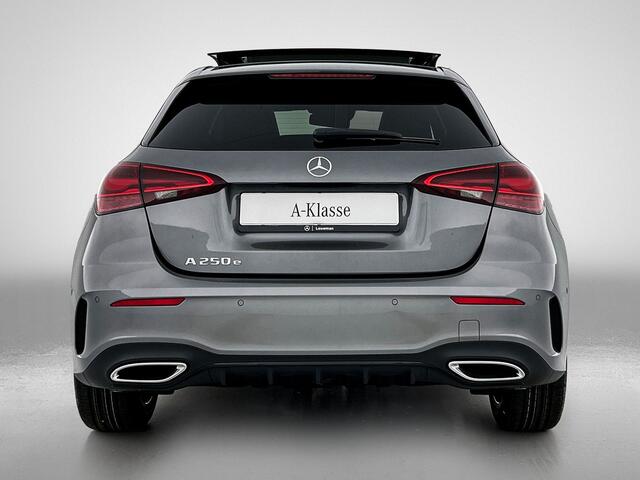 Mercedes-Benz A-KLASSE 250 e Business Solution AMG | Nightpakket | Parkeerpakket met achteruitrijcamera | KEYLESS GO | Spiegelpakket | EASY PACK achterklep | Extra USB-poorten | Sfeerverlichting | MULTIBEAM LED |