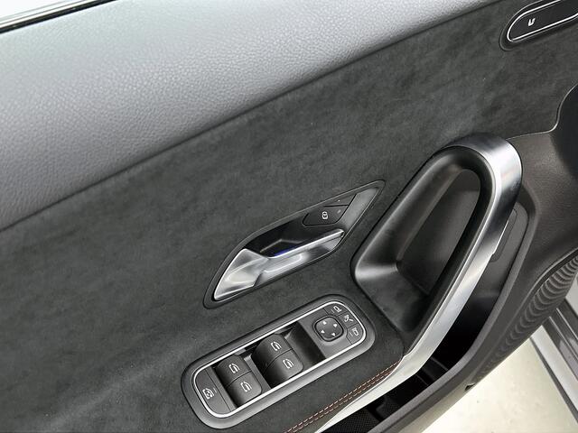 Mercedes-Benz A-KLASSE 250 e Business Solution AMG | Nightpakket | Parkeerpakket met achteruitrijcamera | KEYLESS GO | Spiegelpakket | EASY PACK achterklep | Extra USB-poorten | Sfeerverlichting | MULTIBEAM LED |