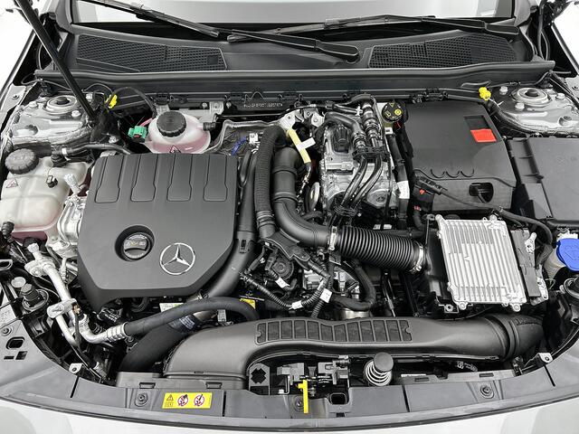 Mercedes-Benz A-KLASSE 250 e Business Solution AMG | Nightpakket | Parkeerpakket met achteruitrijcamera | KEYLESS GO | Spiegelpakket | EASY PACK achterklep | Extra USB-poorten | Sfeerverlichting | MULTIBEAM LED |