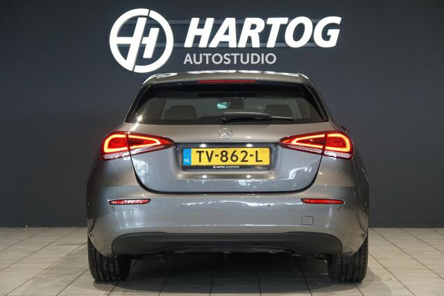 Mercedes-Benz A-KLASSE 180 d AUTOMAAT + AFNEEMBARE TREKHAAK / 18'' / LED / CAMERA