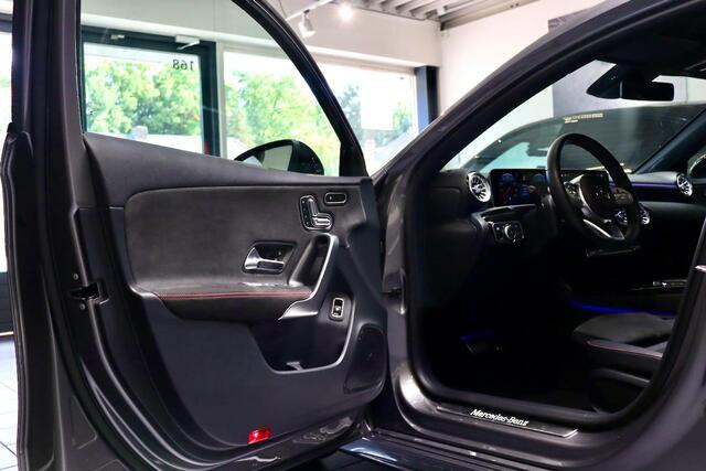 Mercedes-Benz A-KLASSE 180d Premium + AMG|PANO|Sfeer|CAM