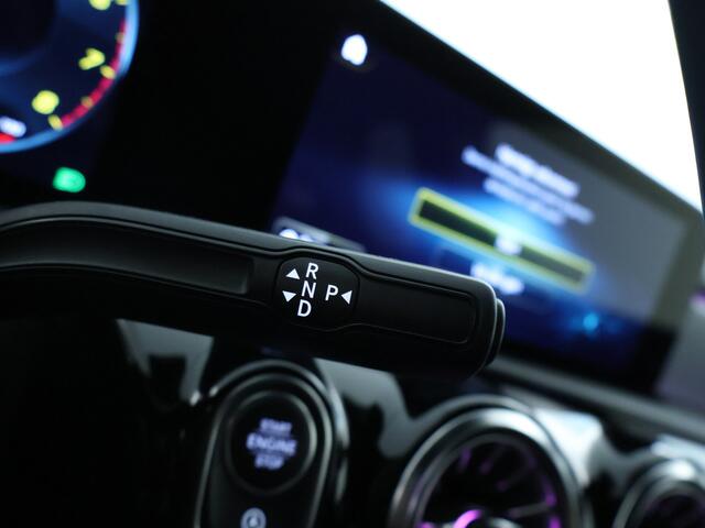 Mercedes-Benz A-KLASSE 180 AMG line Night Pakket | Sfeerverlichting | DAB | Parkeersensoren | Spiegelpakket | MBUX Navi | Inclusief 24 maanden MB Certified garantie voor Europa.