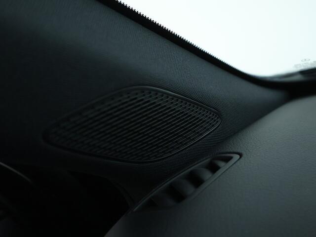 Mercedes-Benz A-KLASSE 180 AMG-line | Night pakket | Thermotronic | Apple CarPlay | parkeersensoren en achter camera | Spiegelpakket | Inclusief 24 maanden MB Certified garantie voor Europa.