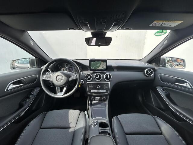 Mercedes-Benz A-KLASSE 180 BlueEfficiency Style Automaat / Trekhaak (Trekgewicht 1.200kg) / Airco / Cruise Control / Navigatie full map / Kunstlederen Bekleding / Sportstoelen