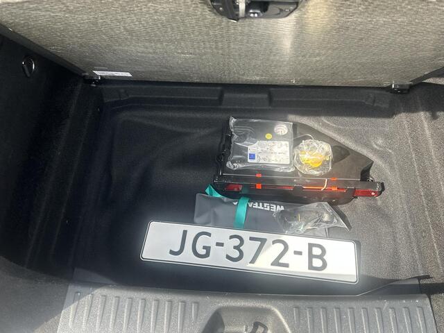 Mercedes-Benz A-KLASSE 180 BlueEfficiency Style Automaat / Trekhaak (Trekgewicht 1.200kg) / Airco / Cruise Control / Navigatie full map / Kunstlederen Bekleding / Sportstoelen