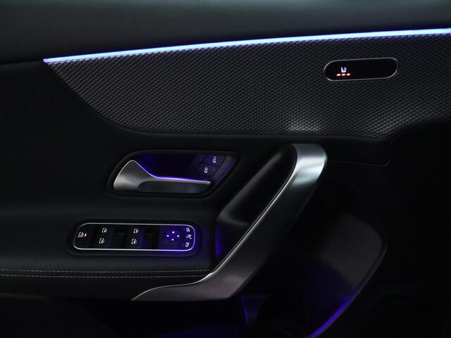 Mercedes-Benz A-KLASSE 160 Business Solution Luxury | Achteruitrijcamera | Sfeerverlichting | Stoelverwarming | Leder | Apple Carplay | Inclusief 24 maanden MB Certified garantie voor Europa.