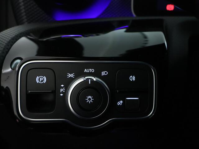 Mercedes-Benz A-KLASSE 160 Business Solution Luxury | Achteruitrijcamera | Sfeerverlichting | Stoelverwarming | Leder | Apple Carplay | Inclusief 24 maanden MB Certified garantie voor Europa.