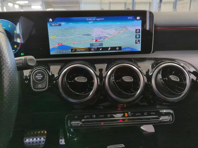 Mercedes-Benz A-KLASSE 200 Business Solution AMG Nap / Clima / Sportstoelen