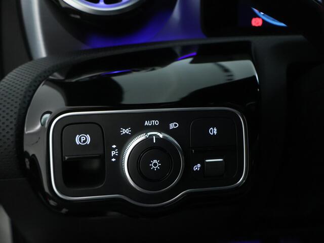 Mercedes-Benz A-KLASSE 180 AMG Limousine | NIGHT pakket | Sfeerverlichting | Spiegel pakket | Parkeer pakket + achter camera Inclusief 24 maanden MB Certified garantie voor Europa.