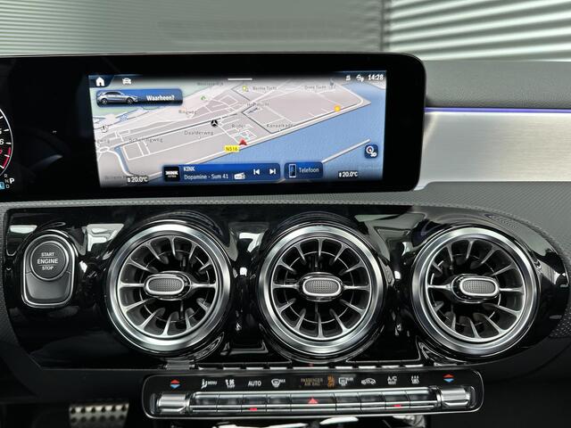Mercedes-Benz A-KLASSE 250 e AMG Line | Panoramadak | Night Pakket | Dodehoekassistent | MULTIBEAM LED Koplampen | Sfeerverlichting | Stoelverwarming | Achteruitrijcamera | Elektrisch Inklapbare Buitenspiegels