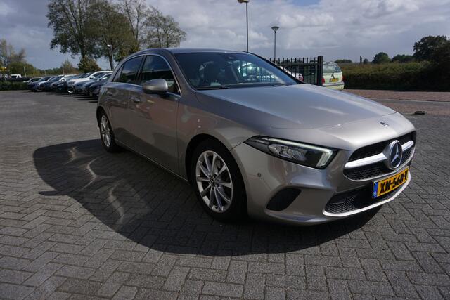 Mercedes-Benz A-KLASSE 200 164PK PREMIUM ORIGINEEL NEDERLANDS CAMERA STOELVERWARMING ANDROID-APPLECARPLAY NAVI FULL LED KEYLESS CLIMA CRUISE PDC V+A LMV BLUETOOTH ENZ...