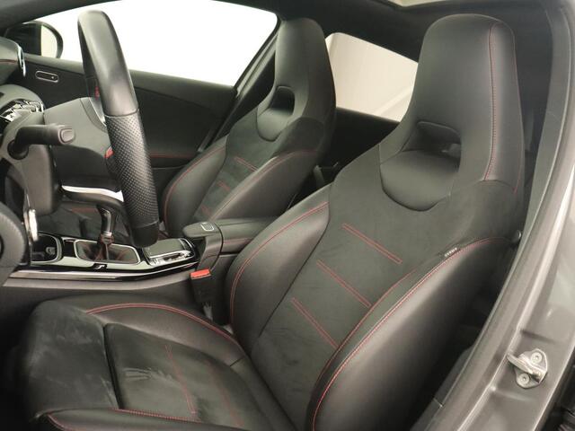 Mercedes-Benz A-KLASSE 180 Business Solution AMG | Panoramadak | Stoelverwarming | Leder/Alcantara | Navigatie | Park Assist | Camera | Widescreen | Full LED