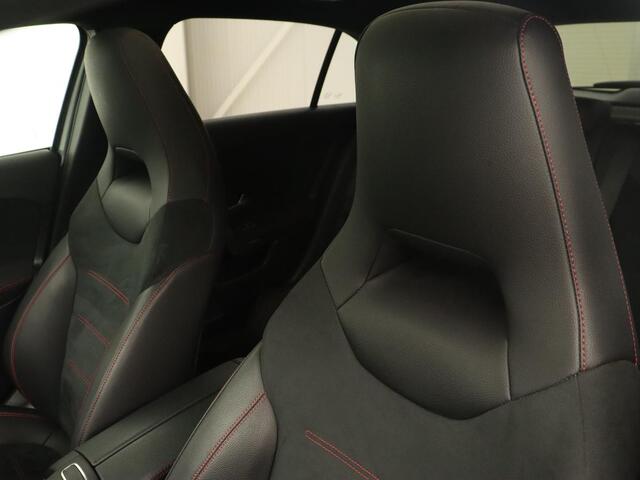 Mercedes-Benz A-KLASSE 180 Business Solution AMG | Panoramadak | Stoelverwarming | Leder/Alcantara | Navigatie | Park Assist | Camera | Widescreen | Full LED