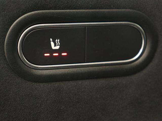 Mercedes-Benz A-KLASSE 180 Business Solution AMG | Panoramadak | Stoelverwarming | Leder/Alcantara | Navigatie | Park Assist | Camera | Widescreen | Full LED