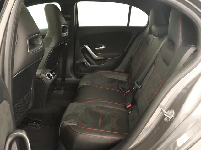 Mercedes-Benz A-KLASSE 180 Business Solution AMG | Panoramadak | Stoelverwarming | Leder/Alcantara | Navigatie | Park Assist | Camera | Widescreen | Full LED