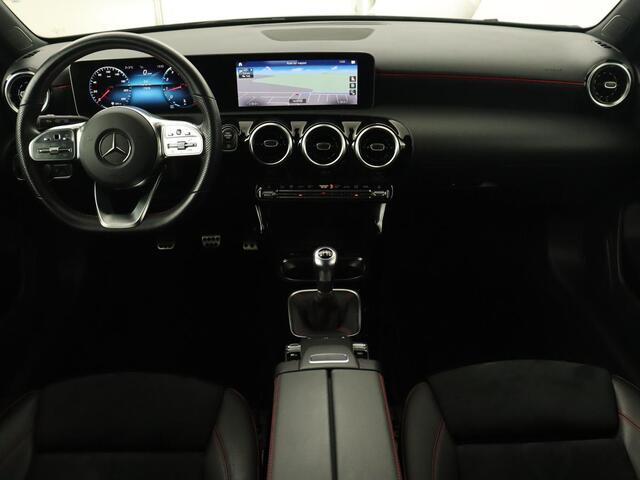 Mercedes-Benz A-KLASSE 180 Business Solution AMG | Panoramadak | Stoelverwarming | Leder/Alcantara | Navigatie | Park Assist | Camera | Widescreen | Full LED