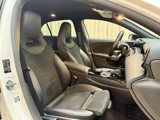 Mercedes-Benz A-KLASSE 250 *AMG* Leder/Alcantara / 225PK / Camera / Full LED / Cruise / Navigatie / 18'' LMV