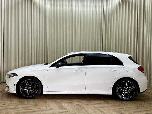 Mercedes-Benz A-KLASSE 250 *AMG* Leder/Alcantara / 225PK / Camera / Full LED / Cruise / Navigatie / 18'' LMV