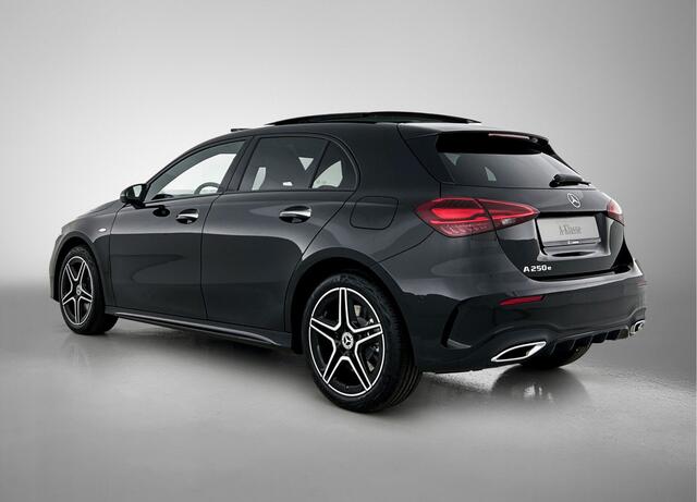 Mercedes-Benz A-KLASSE 250 e Business Solution AMG | Nightpakket | Parkeerpakket met achteruitrijcamera | KEYLESS GO | Sfeerverlichting | MULTIBEAM LED | Stoelverwarming voor | Spiegelpakket |