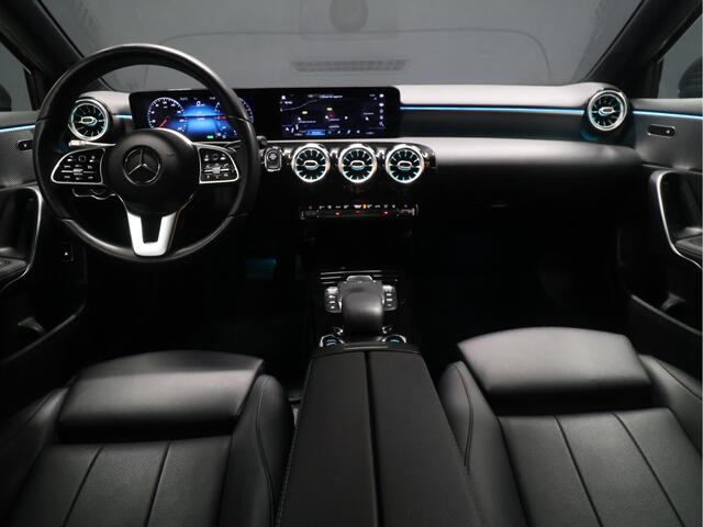 Mercedes-Benz A-KLASSE 250 e Business Solution Luxury Limited [SFEERVERLICHTING, TREKHAAK, CAMERA, PDC 360, CRUISE CONTROL, STOELVERWARMING, FLIPPERS, BLUETOOTH TELEFOON, AUTO AIRCO, NAVIGATIE, NIEUWSTAAT]
