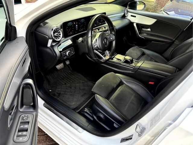 Mercedes-Benz A-KLASSE 200 Amg Line Premium Plus Panoramadak, 19'Lmv, Chameleon voorruit
