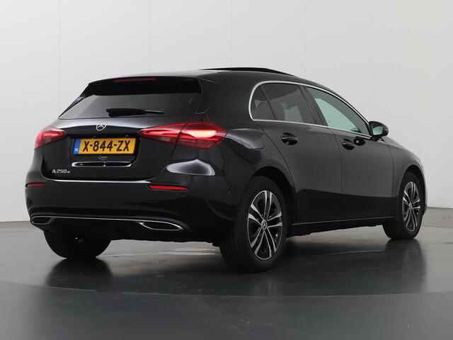 Mercedes-Benz A-KLASSE 250e Business Line | Panorama-schuifdak | Privacy Glass | Stoelverwarming | Achteruitrijcamera | DAB+ |