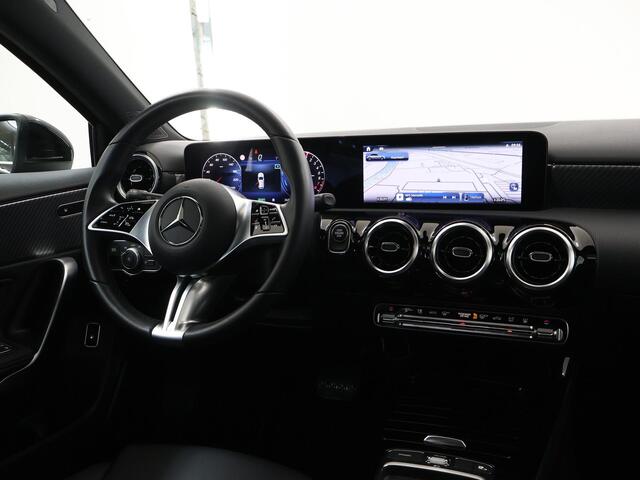 Mercedes-Benz A-KLASSE 250e Business Line | Panorama-schuifdak | Privacy Glass | Stoelverwarming | Achteruitrijcamera | DAB+ |