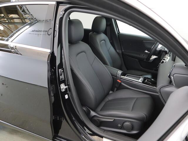 Mercedes-Benz A-KLASSE 250e Business Line | Panorama-schuifdak | Privacy Glass | Stoelverwarming | Achteruitrijcamera | DAB+ |
