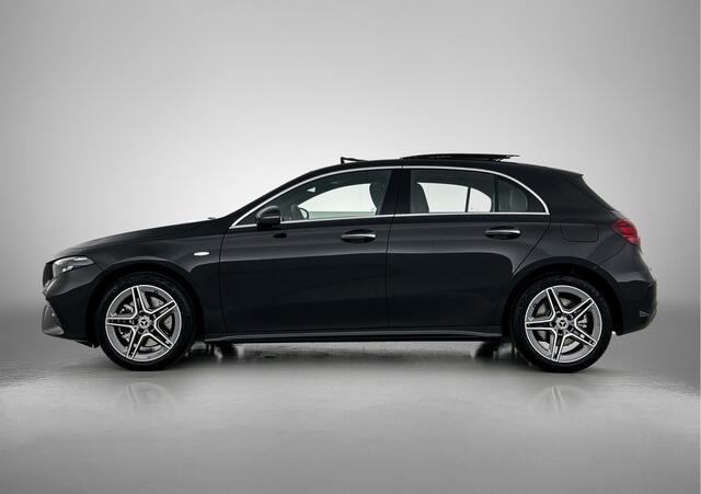 Mercedes-Benz A-KLASSE 250 e Business Solution AMG | Parkeerpakket met achteruitrijcamera | KEYLESS GO | MULTIBEAM LED | Sfeerverlichting | Extra USB-poorten | Stoelverwarming voor | Licht- en zicht pakket |
