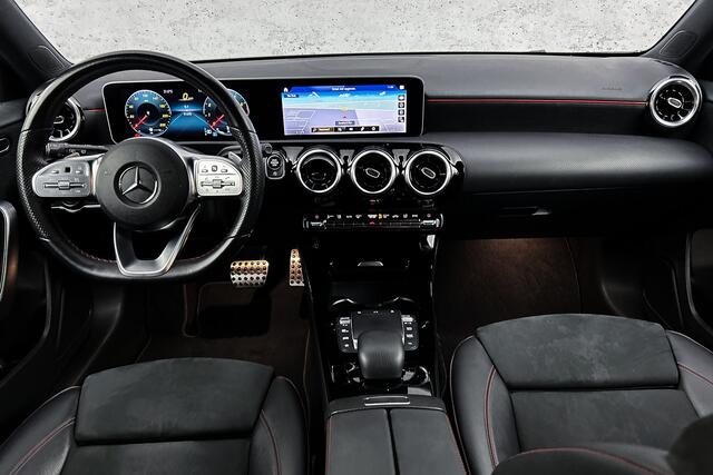 Mercedes-Benz A-KLASSE 180 Business Solution AMG | Camera | Cruise control | Stoelverwarming | Digitaal display