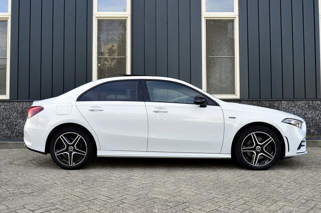 Mercedes-Benz A-KLASSE 250 e Business Solution AMG Limited Rijklaarprijs-Garantie Panorama dak Sfeer Verlichting Navigatie Led Camera