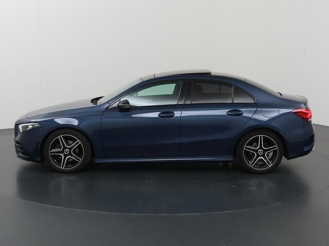 Mercedes-Benz A-KLASSE 180 Business Solution AMG | Night | Panoramadak | Stoelverwarming | Widescreen | Sfeerverlichting |