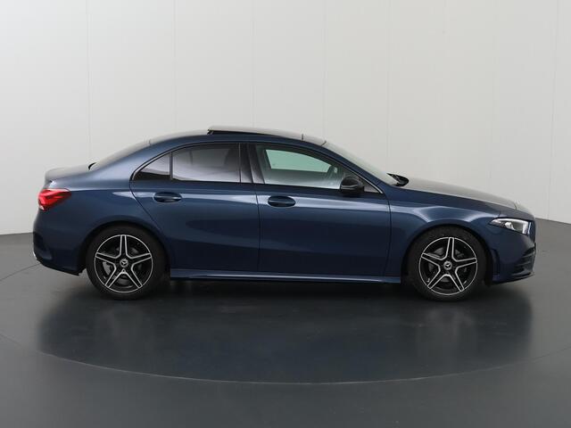 Mercedes-Benz A-KLASSE 180 Business Solution AMG | Night | Panoramadak | Stoelverwarming | Widescreen | Sfeerverlichting |